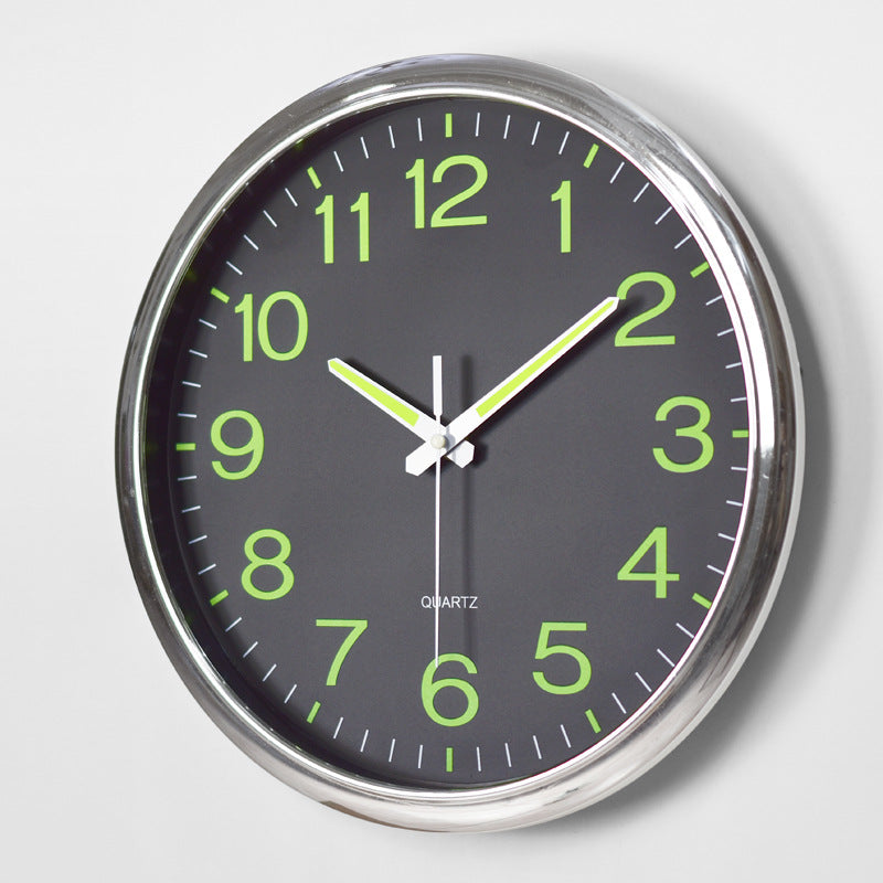 Treviq - Reloj de pared grande que brilla en la oscuridad para un acento de habitación elegante y práctico