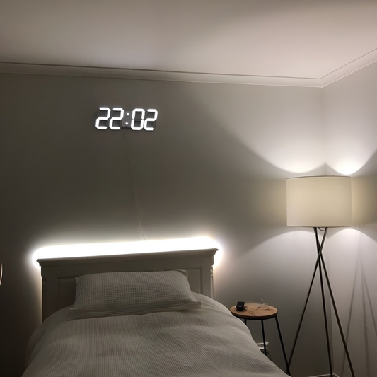 Nyvox - Reloj de Pared Digital LED 3D Moderno con Diseño Elegante y Pantalla de Hora Brillante