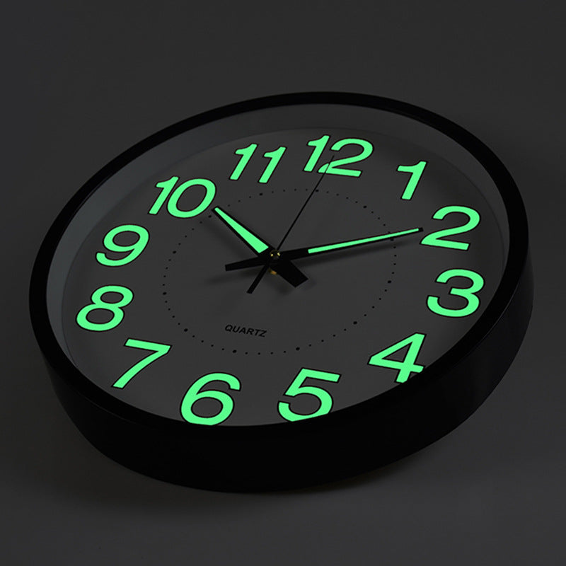 Treviq - Reloj de pared grande que brilla en la oscuridad para un acento de habitación elegante y práctico