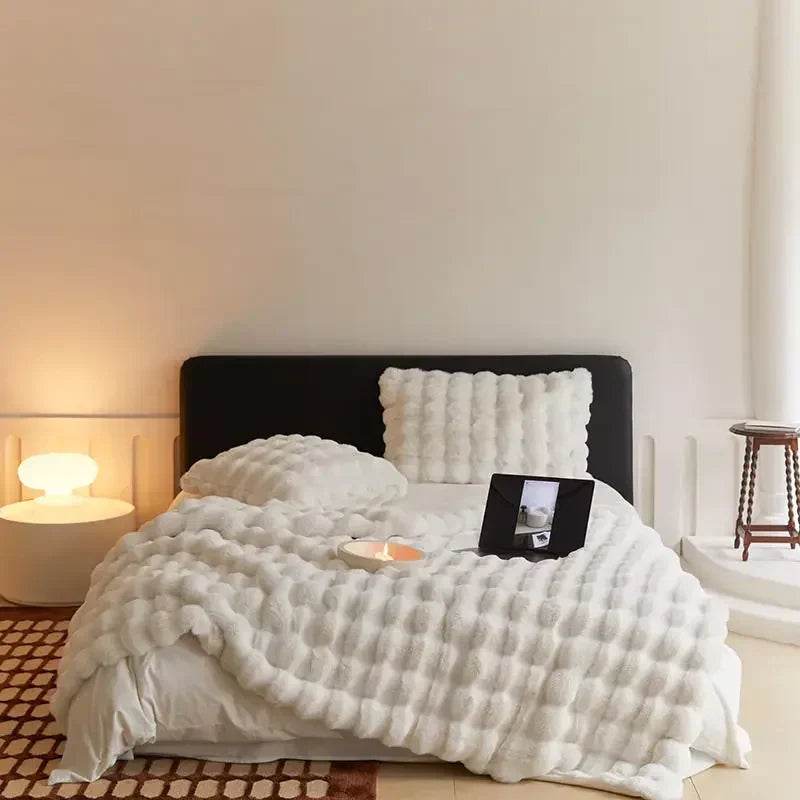 Comodidad definitiva: Manta suave de forro polar para acurrucarse en la cama y en el sofá, ideal para todo el año