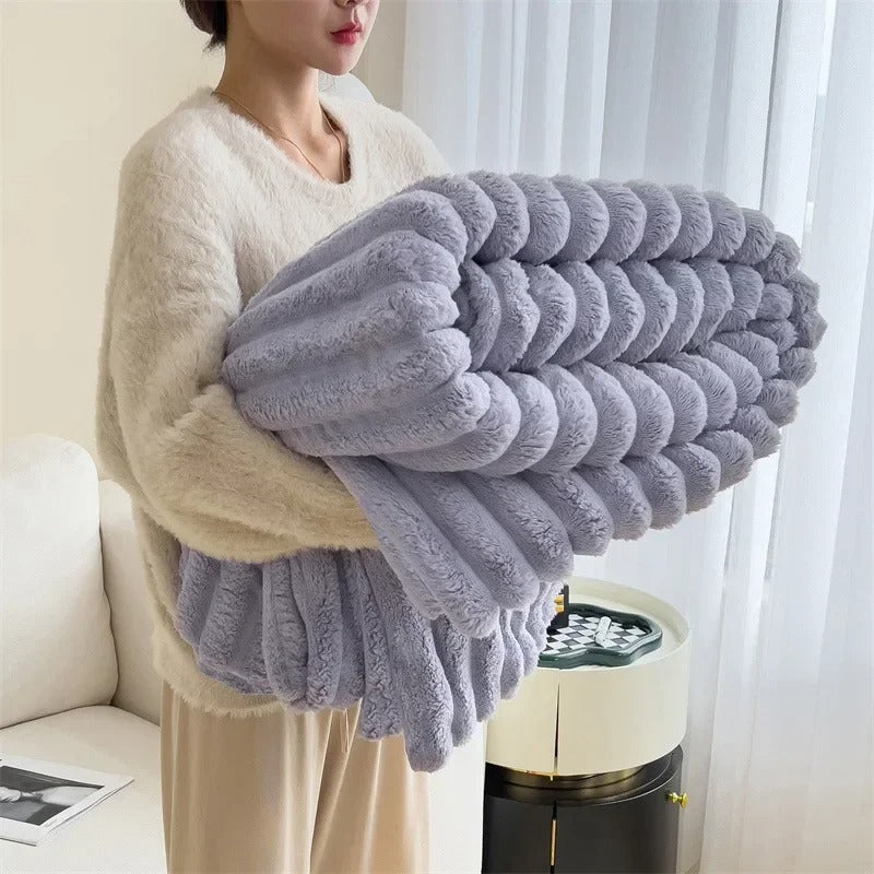 Manta de franela con forro polar a rayas para una vida acogedora y decoración de dormitorio