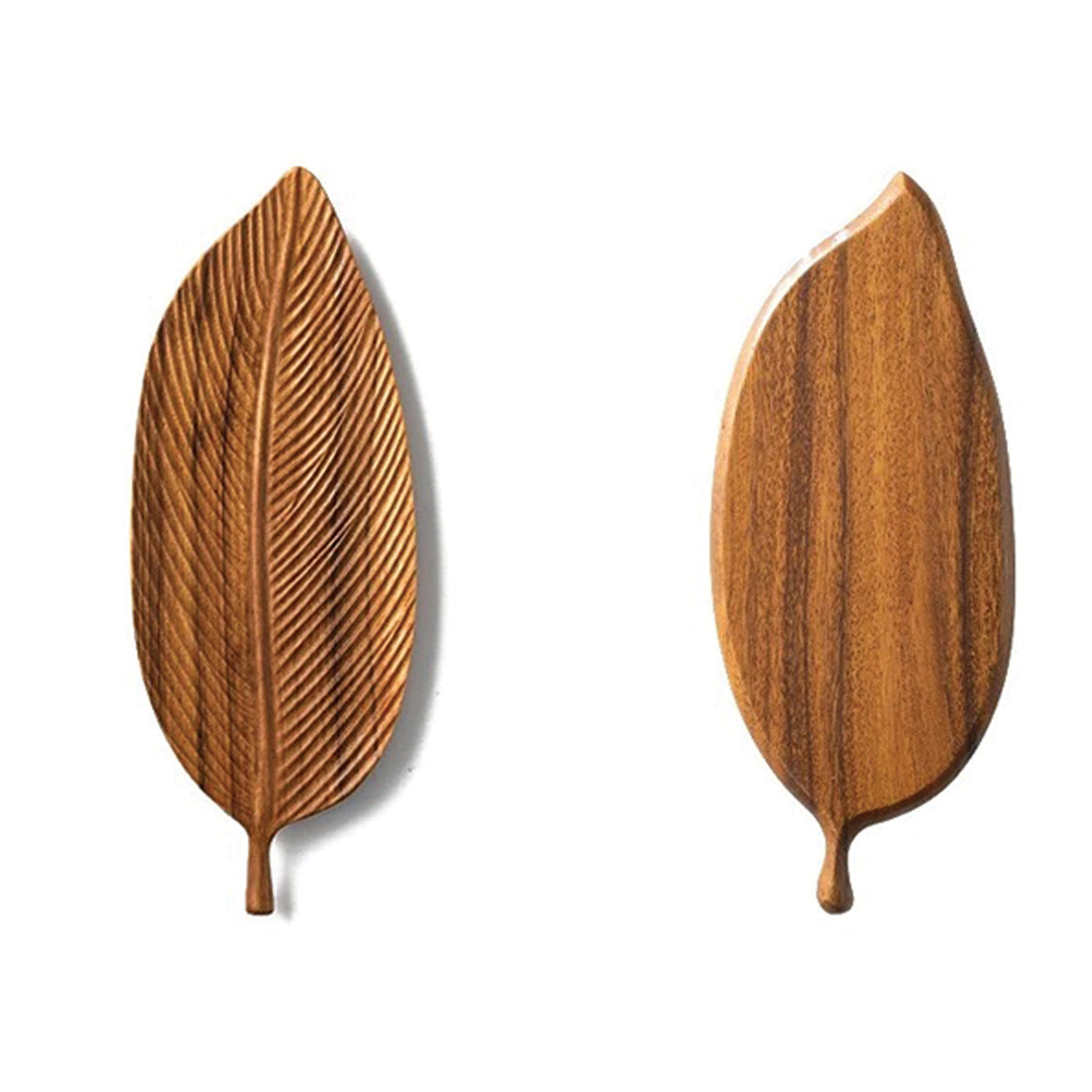 Cuenco hecho de madera de nogal oscuro con hojas