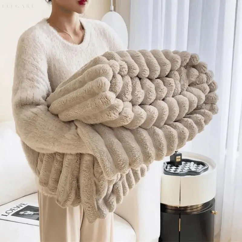 Manta de forro polar súper suave Ultimate Comfort Luxe con piel sintética de alta calidad para abrazos cálidos y ambiente acogedor