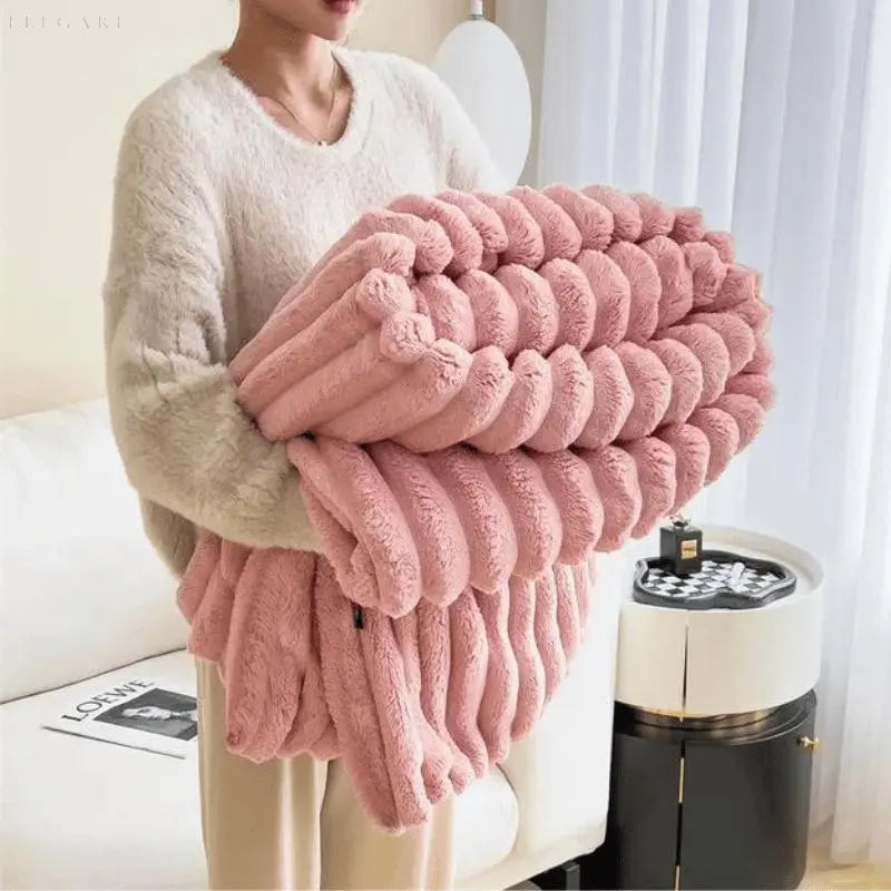 Manta de forro polar súper suave Ultimate Comfort Luxe con piel sintética de alta calidad para abrazos cálidos y ambiente acogedor