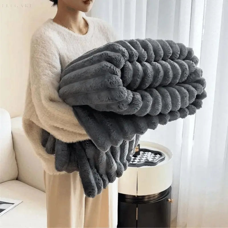 Manta de forro polar súper suave Ultimate Comfort Luxe con piel sintética de alta calidad para abrazos cálidos y ambiente acogedor