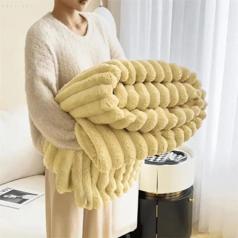 Manta de forro polar súper suave Ultimate Comfort Luxe con piel sintética de alta calidad para abrazos cálidos y ambiente acogedor
