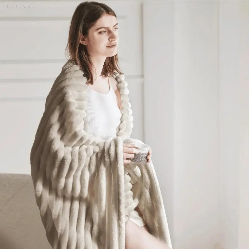 Manta de forro polar súper suave Ultimate Comfort Luxe con piel sintética de alta calidad para abrazos cálidos y ambiente acogedor