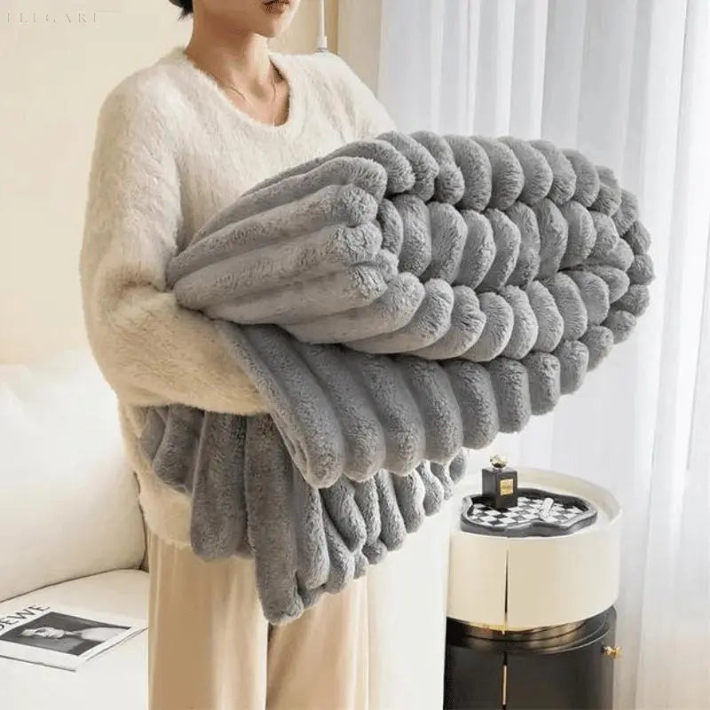 Manta de forro polar súper suave Ultimate Comfort Luxe con piel sintética de alta calidad para abrazos cálidos y ambiente acogedor
