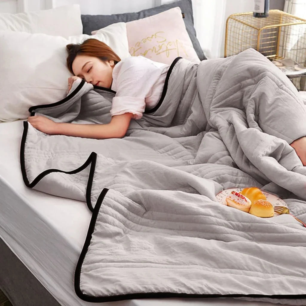Edredón de Verano CoolBreeze Fresco y Cómodo - Fibra Ligera de Algodón y Bambú para Noches Perfectamente Frescas