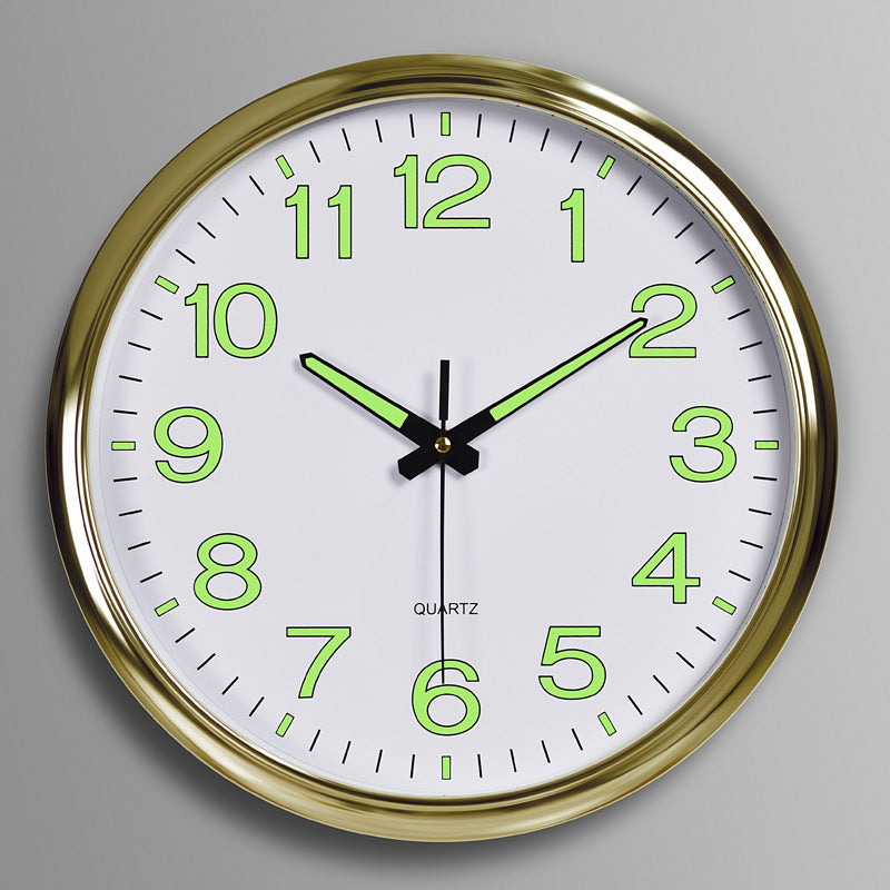 Treviq - Reloj de pared grande que brilla en la oscuridad para un acento de habitación elegante y práctico