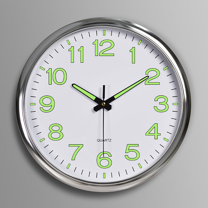 Treviq - Reloj de pared grande que brilla en la oscuridad para un acento de habitación elegante y práctico