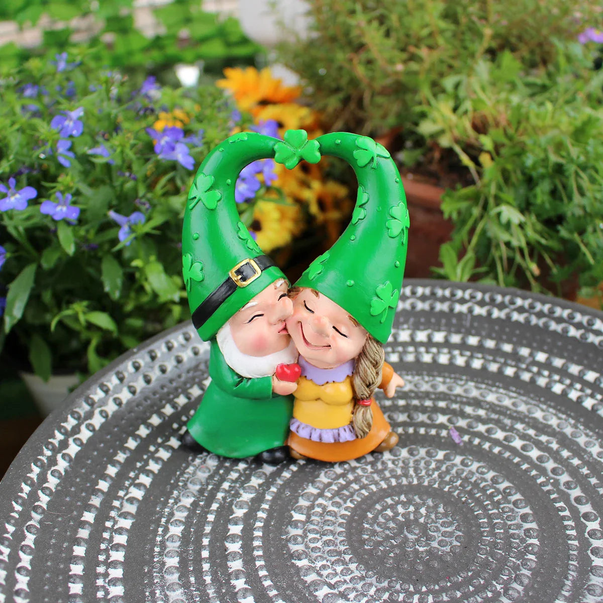 Sabinae - Encantadora Figura de Gnomo para Decoración de Jardín y Fiesta - Resina Hecha a Mano para una Atmósfera Encantadora