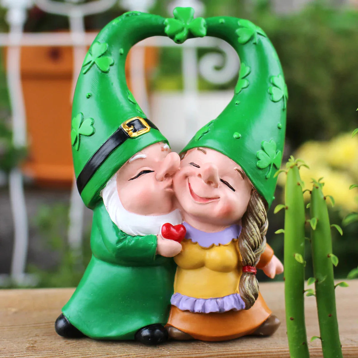 Sabinae - Encantadora Figura de Gnomo para Decoración de Jardín y Fiesta - Resina Hecha a Mano para una Atmósfera Encantadora