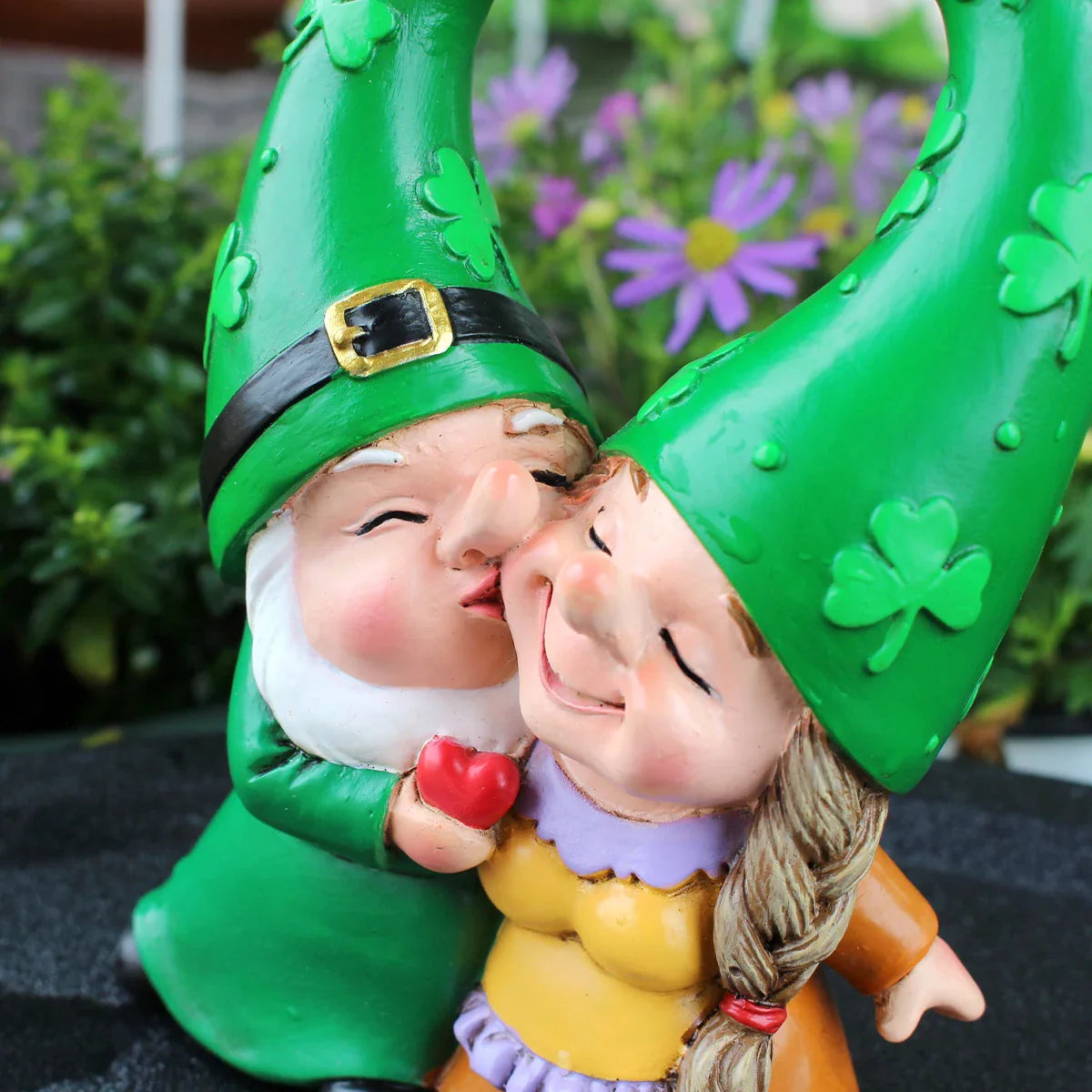 Sabinae - Encantadora Figura de Gnomo para Decoración de Jardín y Fiesta - Resina Hecha a Mano para una Atmósfera Encantadora