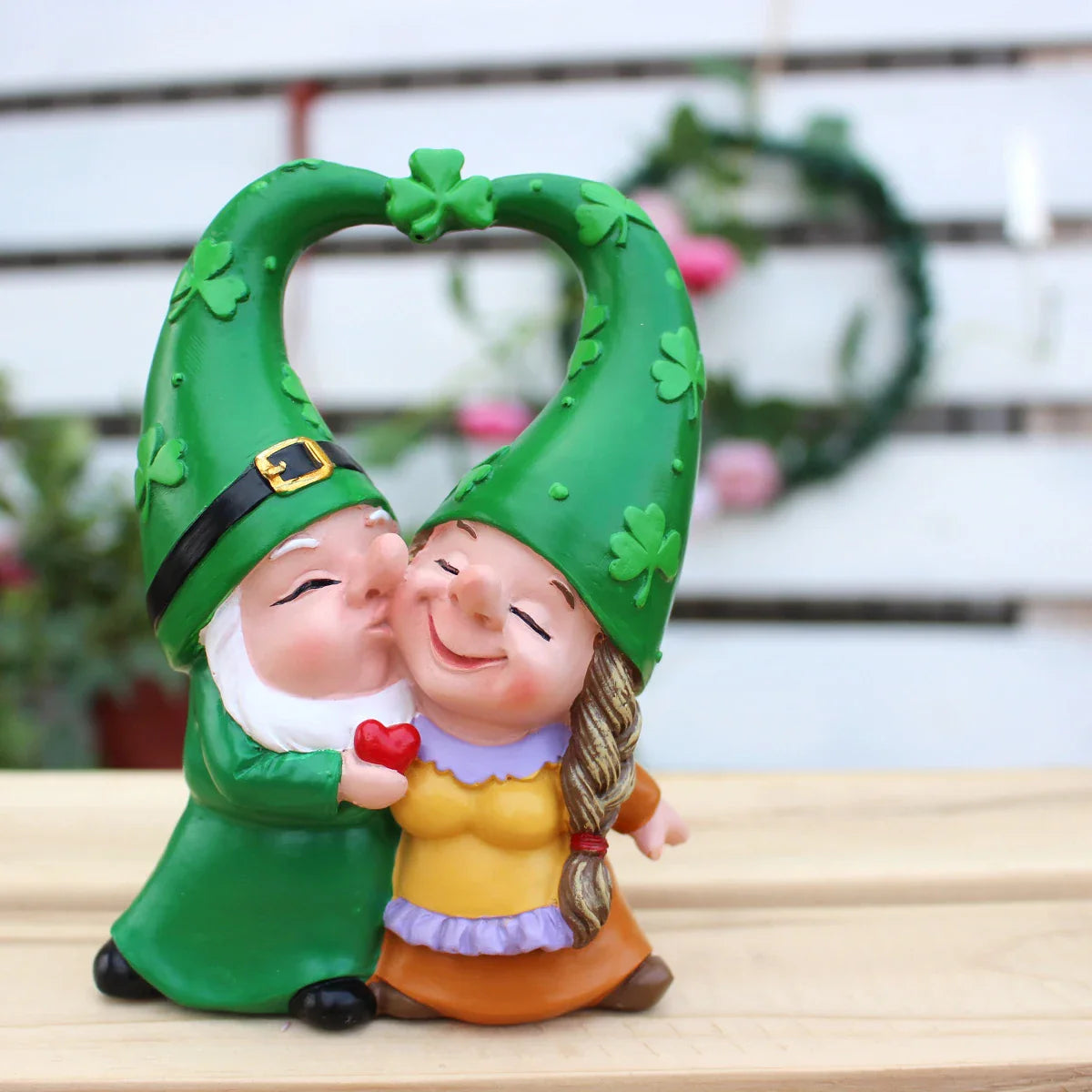 Sabinae - Encantadora Figura de Gnomo para Decoración de Jardín y Fiesta - Resina Hecha a Mano para una Atmósfera Encantadora