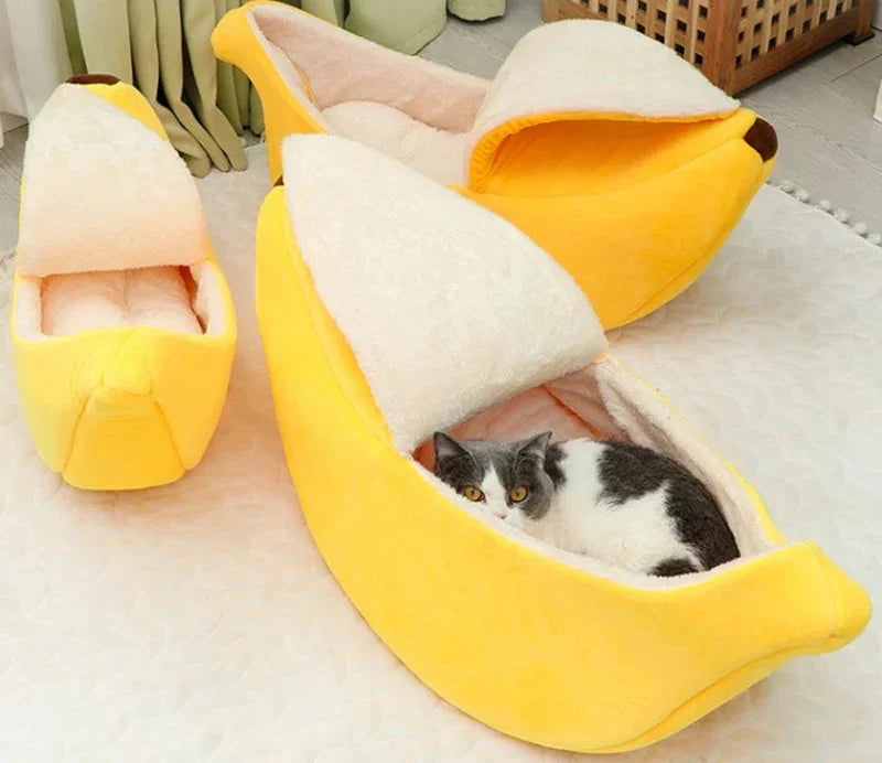 Cama suave y acogedora para gatos con un toque juguetón