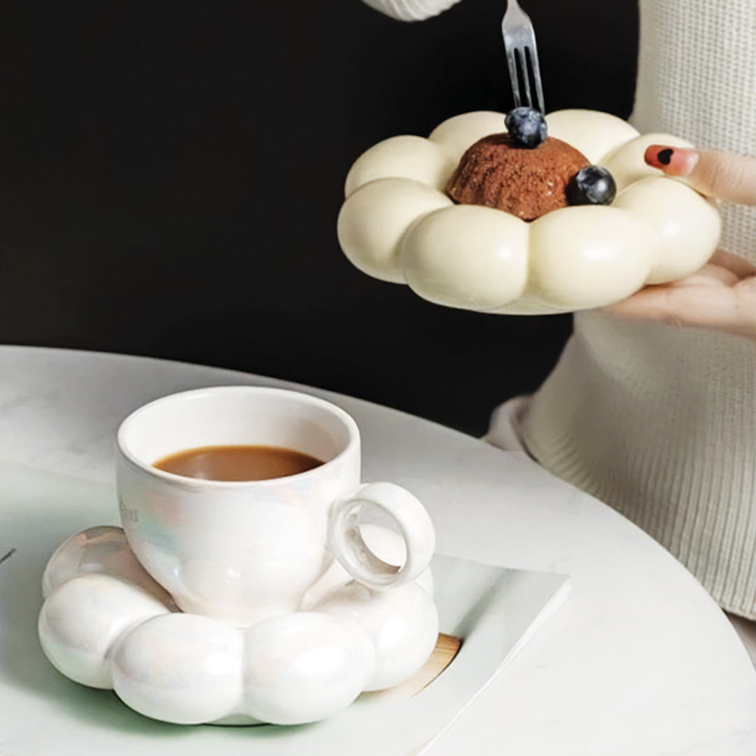 Taza elegante de girasol con patrón floral perfecta para un desayuno hermoso