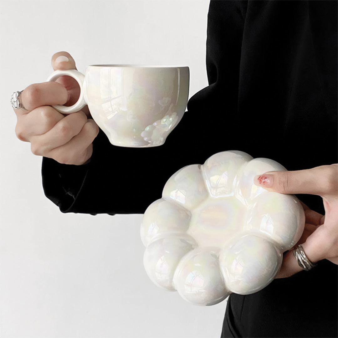 Taza elegante de girasol con patrón floral perfecta para un desayuno hermoso