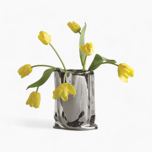 Jarrón elegante plisado con flores | Decoración contemporánea perfecta para todas tus habitaciones