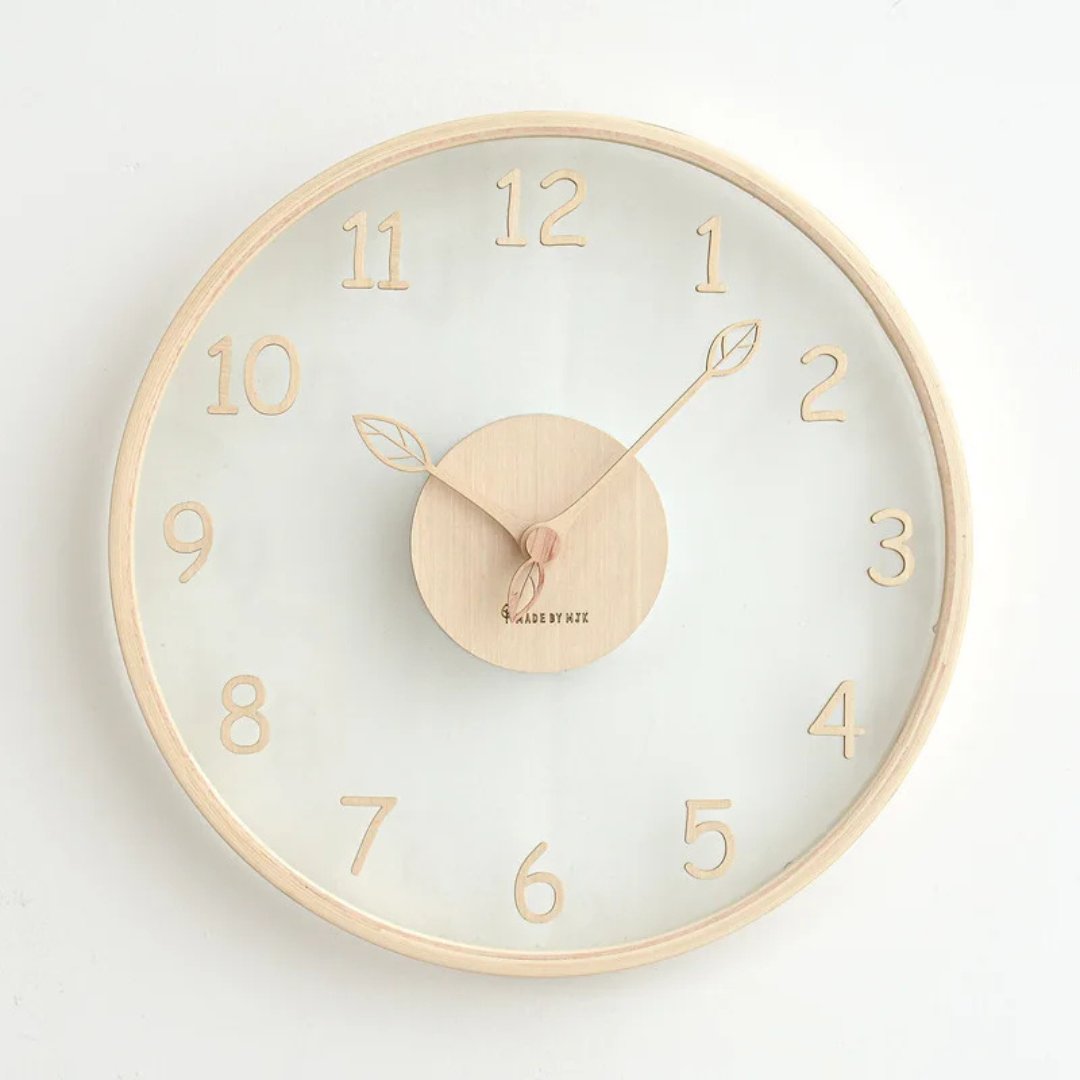 Metron - Reloj de Pared de Madera Elegante con Acabado de Vidrio Chic